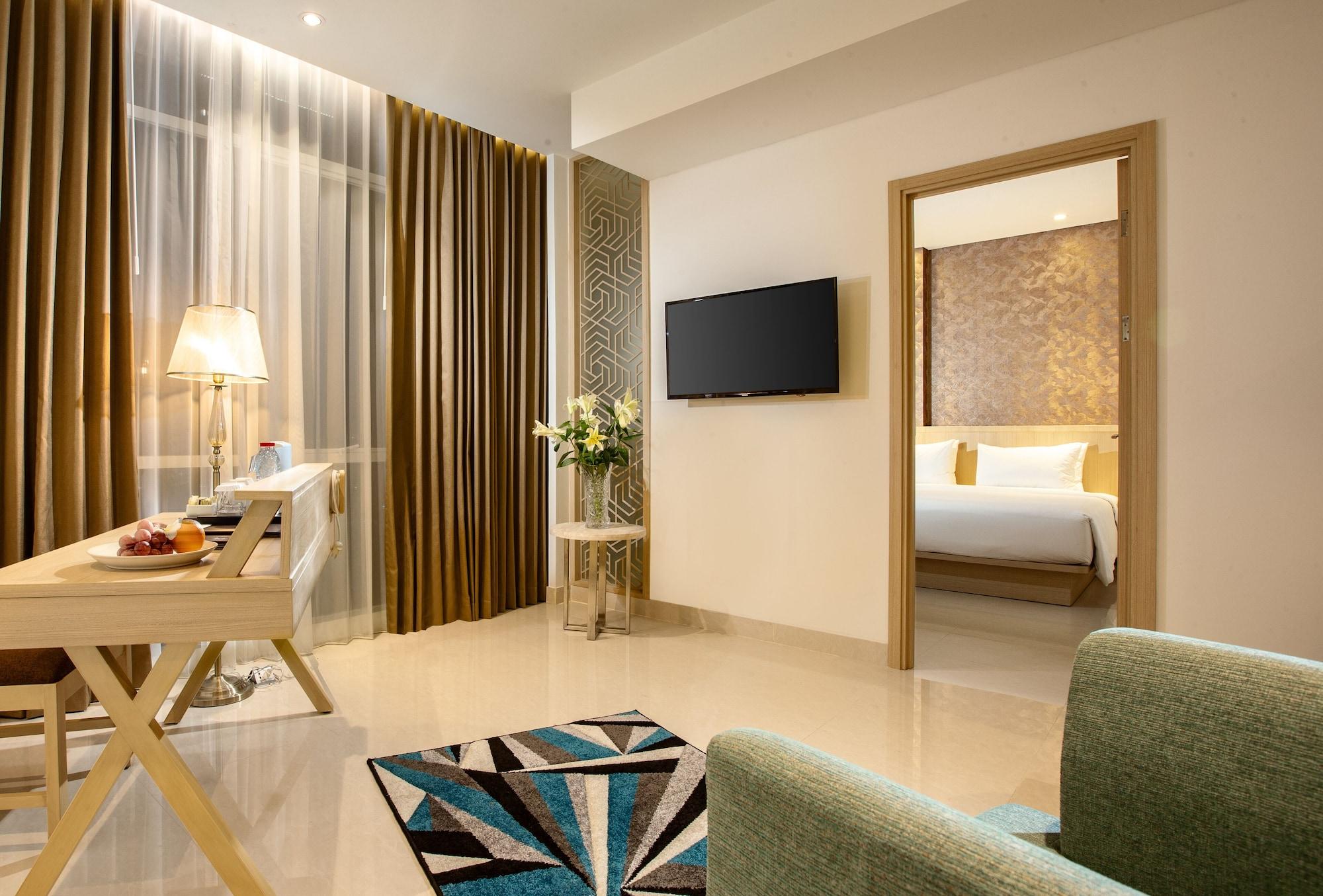 Hotel Santika Gresik Buitenkant foto