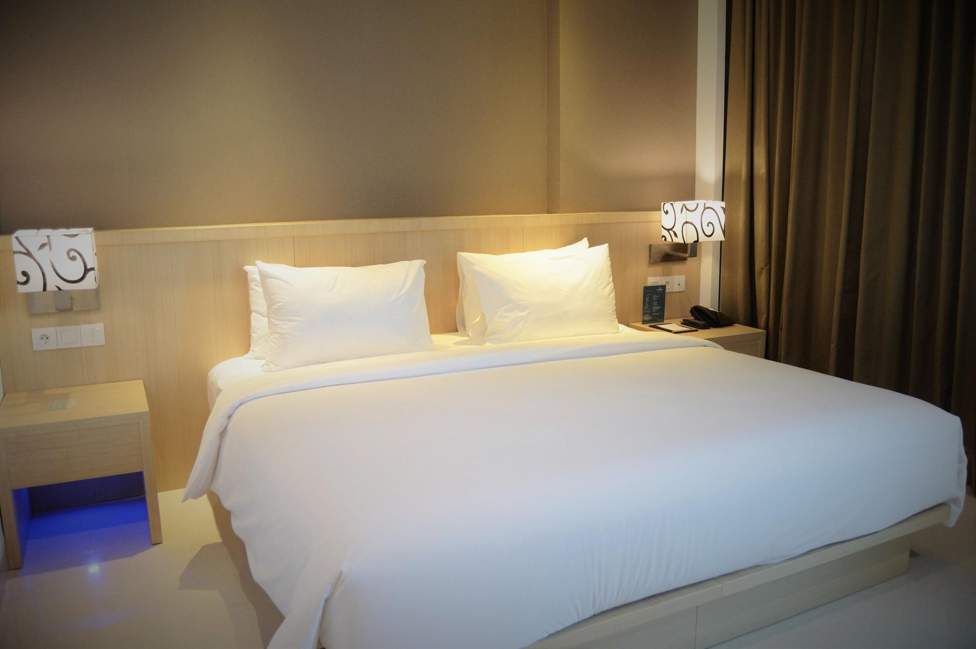 Hotel Santika Gresik Buitenkant foto