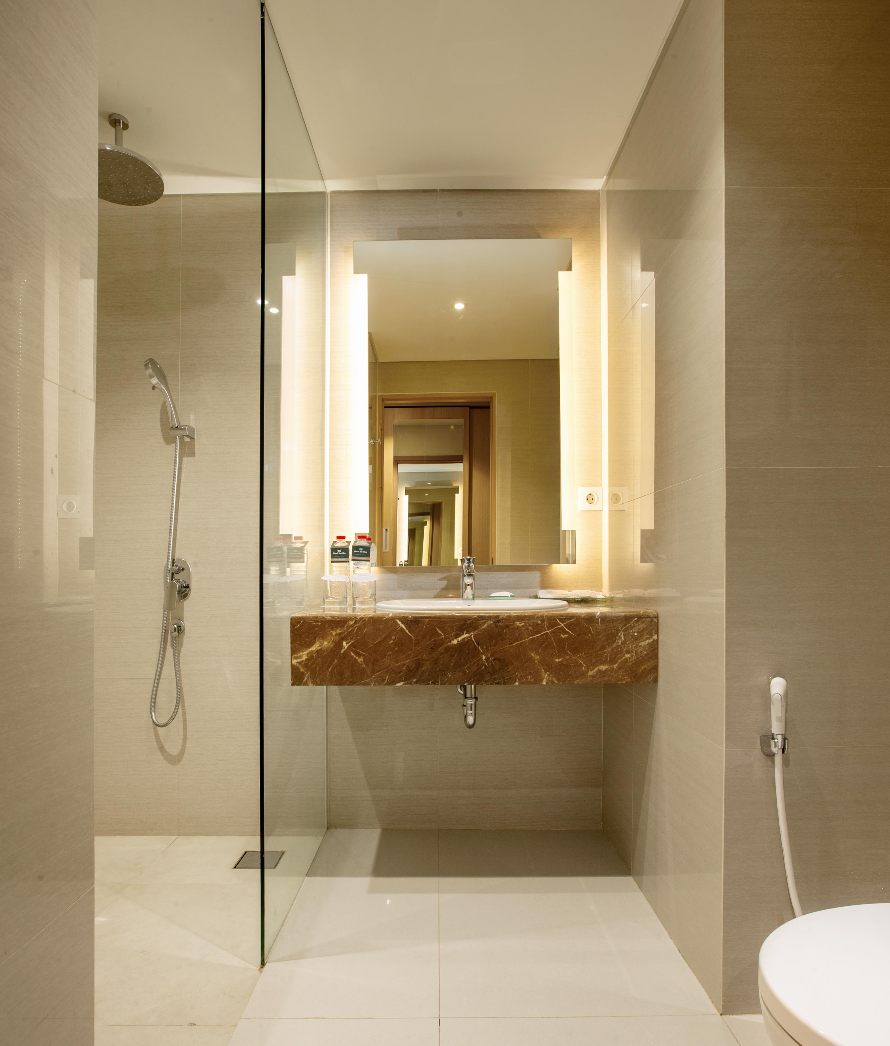 Hotel Santika Gresik Buitenkant foto