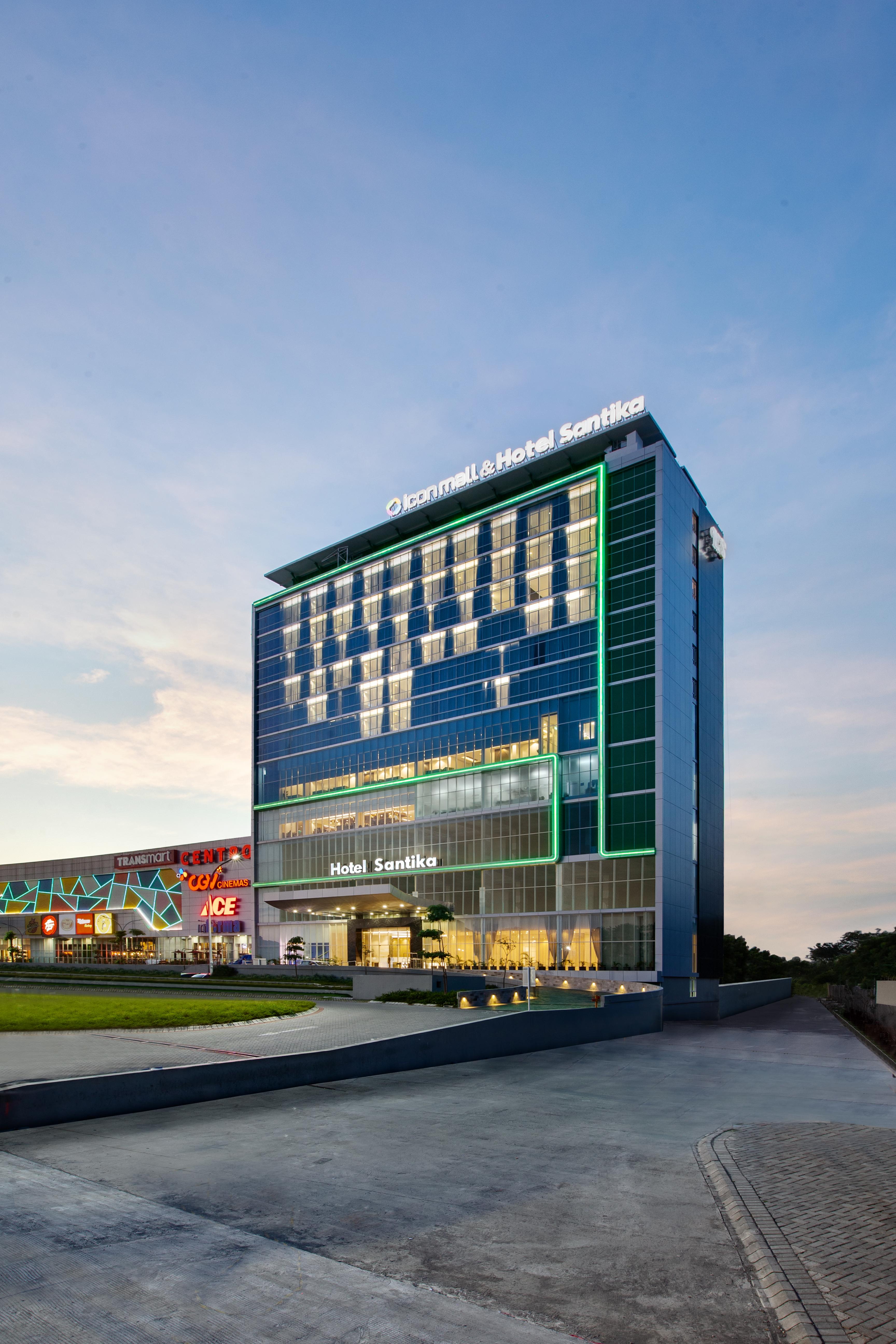 Hotel Santika Gresik Buitenkant foto