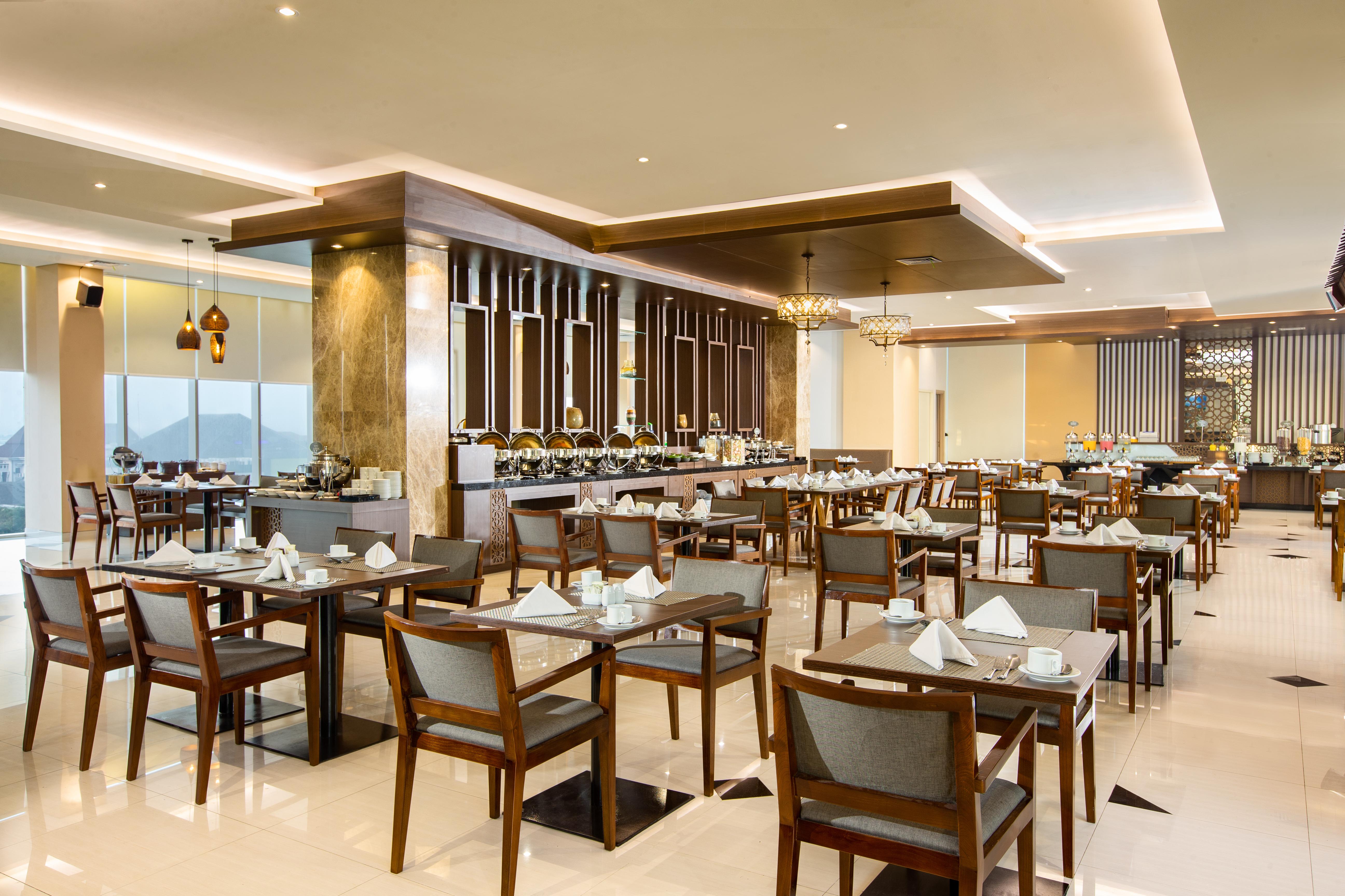 Hotel Santika Gresik Buitenkant foto