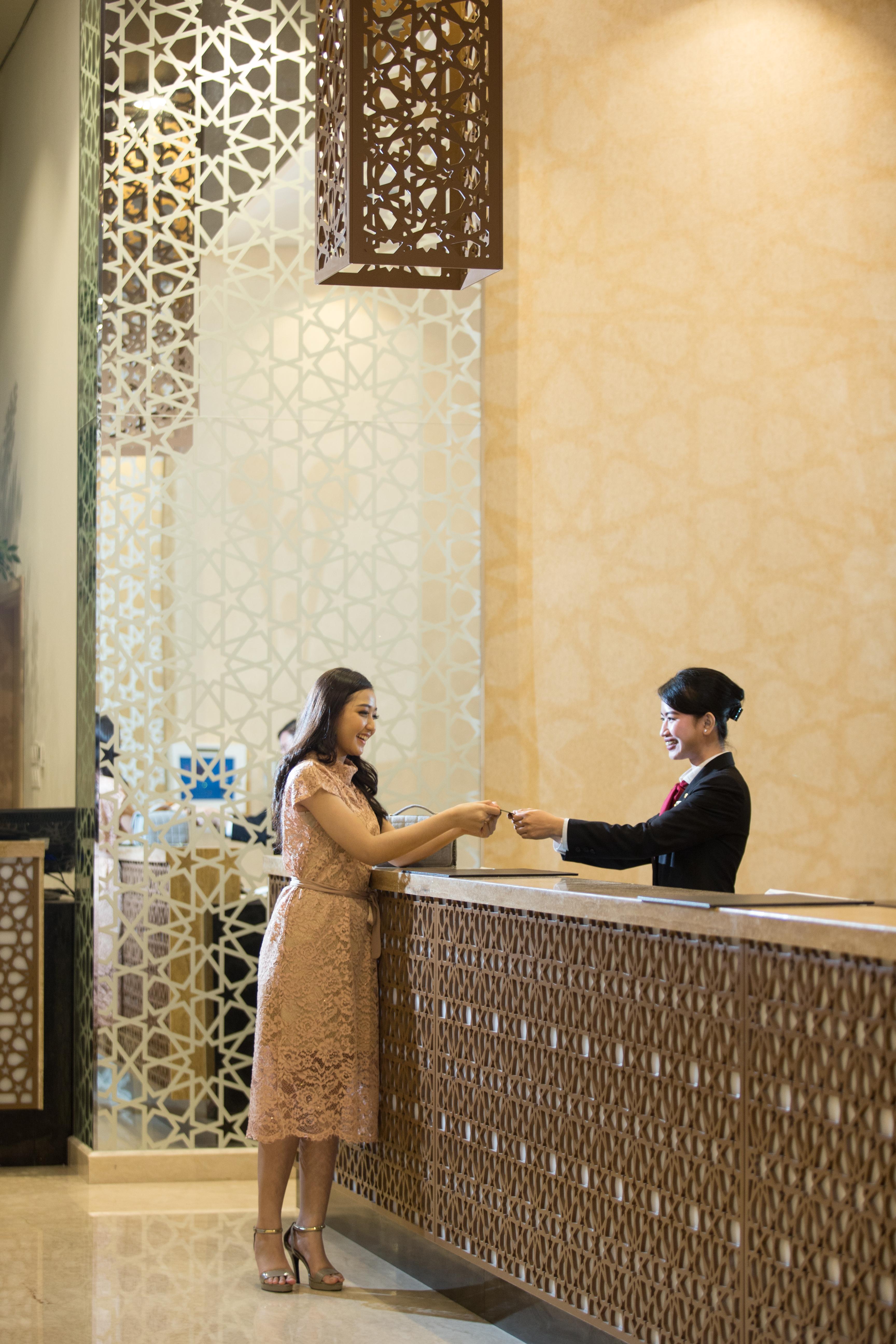 Hotel Santika Gresik Buitenkant foto