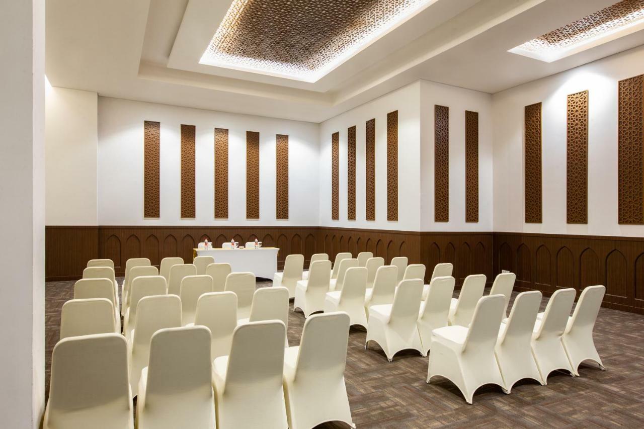 Hotel Santika Gresik Buitenkant foto