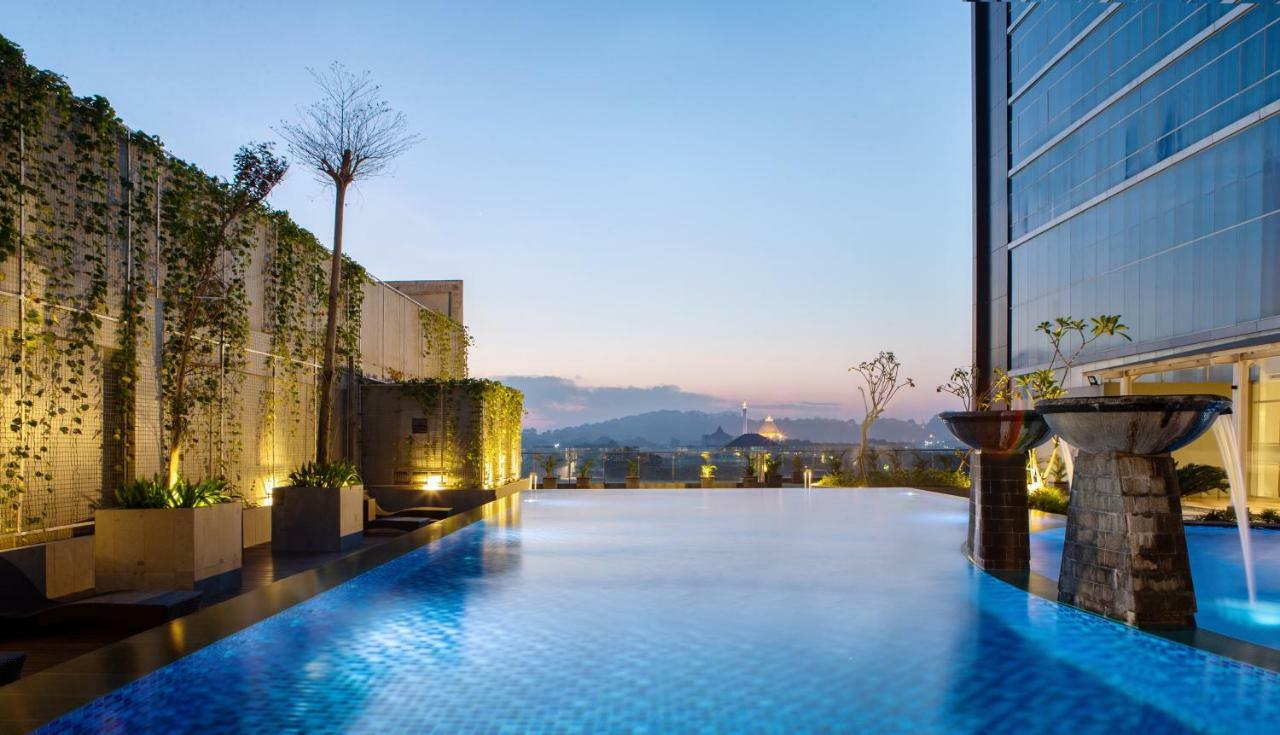Hotel Santika Gresik Buitenkant foto