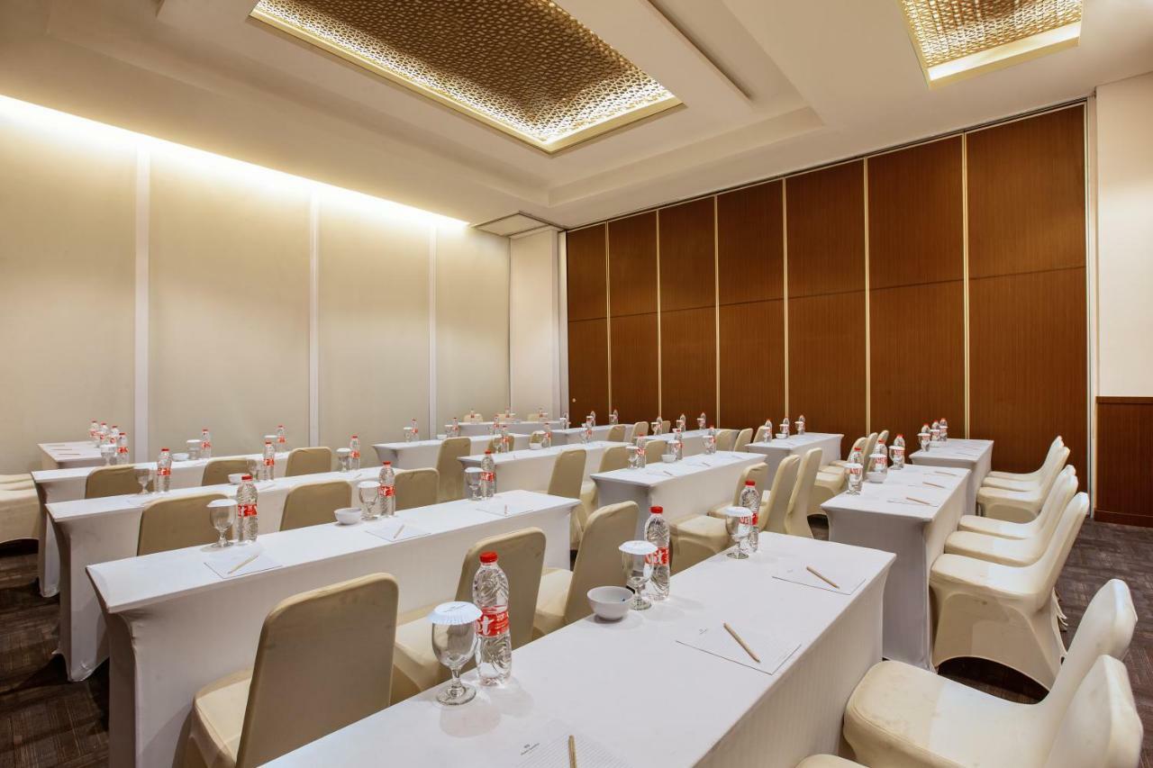 Hotel Santika Gresik Buitenkant foto