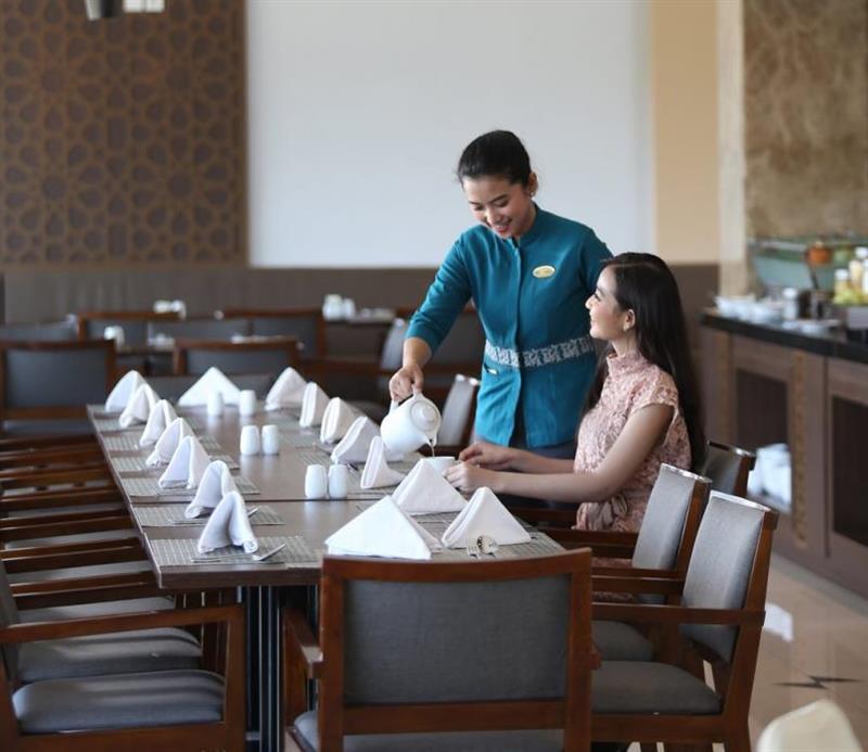 Hotel Santika Gresik Buitenkant foto